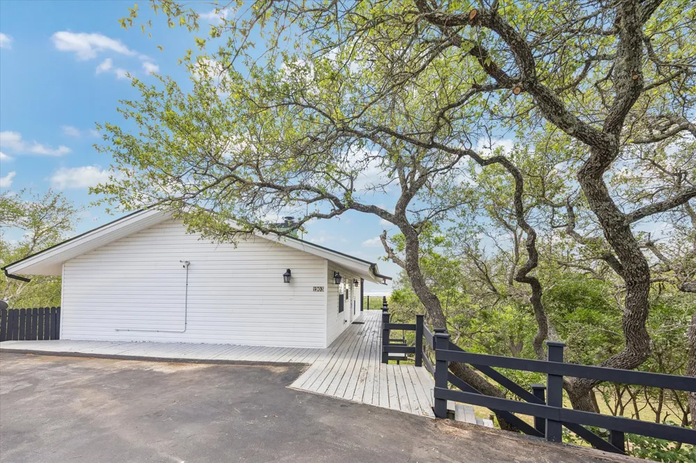 1203 Lakefield Canyon Lake, TX 78133