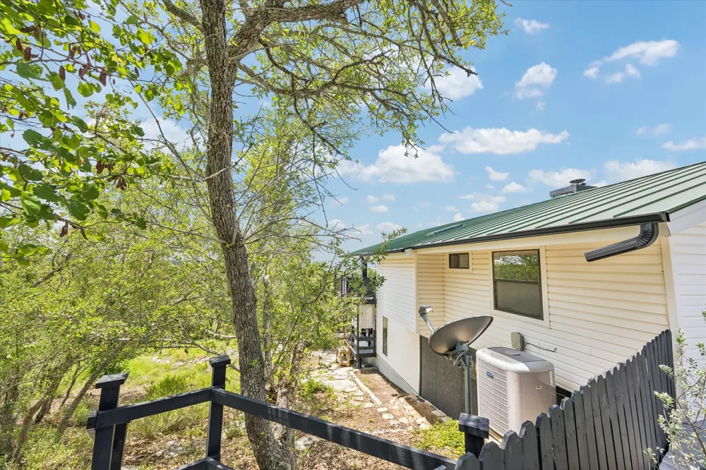 1203 Lakefield Canyon Lake, TX 78133