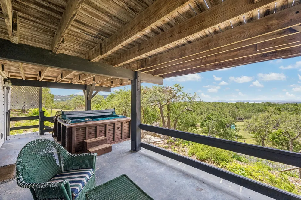1203 Lakefield Canyon Lake, TX 78133