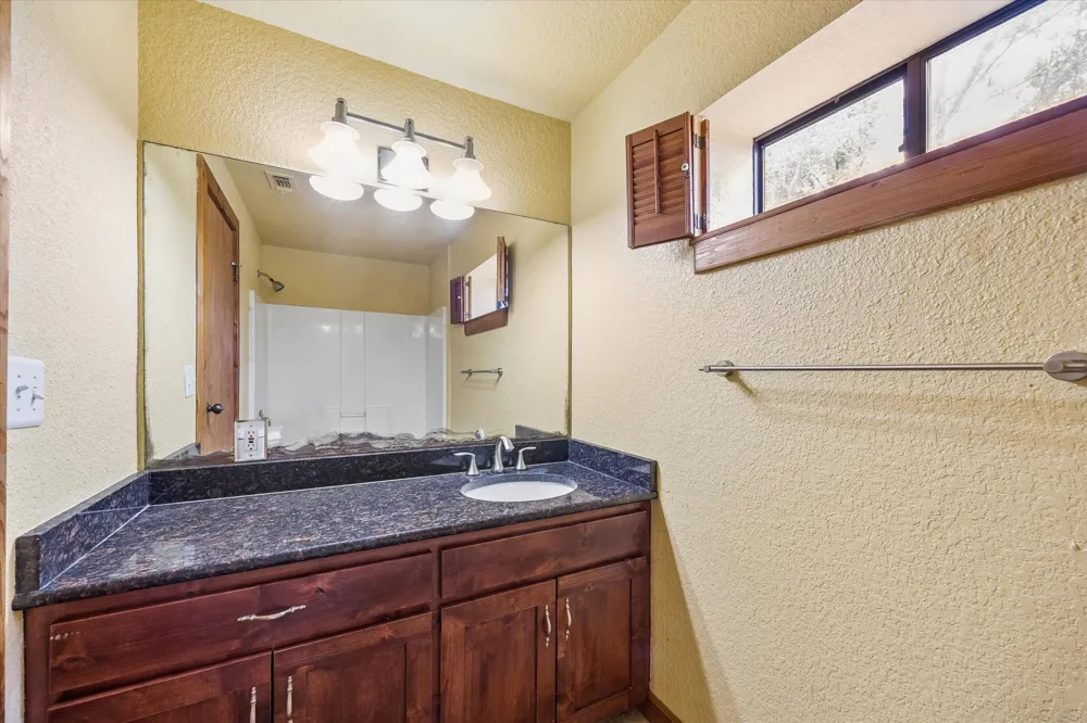 1203 Lakefield Canyon Lake, TX 78133