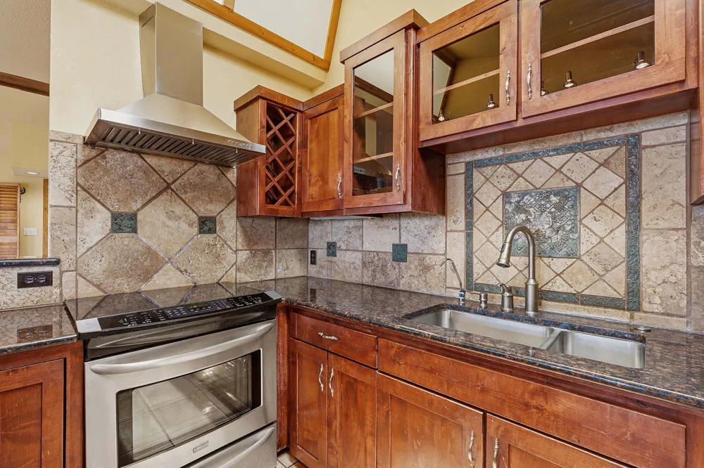 1203 Lakefield Canyon Lake, TX 78133