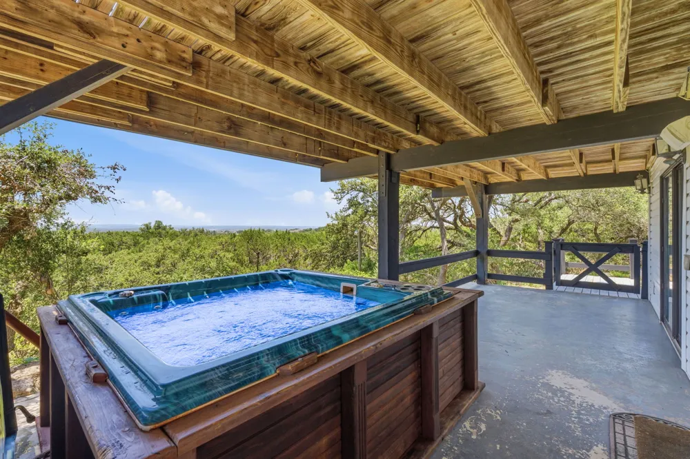 1203 Lakefield Canyon Lake, TX 78133