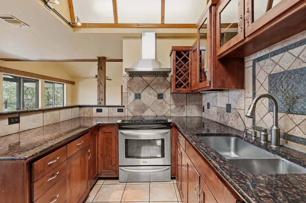 1203 Lakefield Canyon Lake, TX 78133