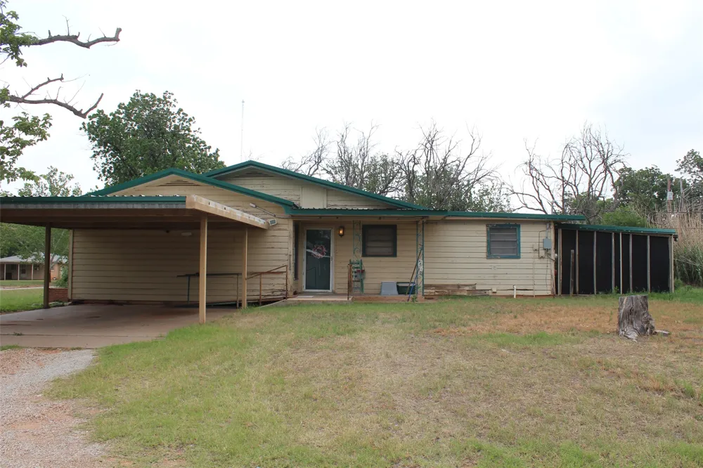 1001 SE 4th Street Knox City, TX 79529