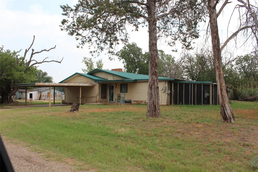 1001 SE 4th Street Knox City, TX 79529