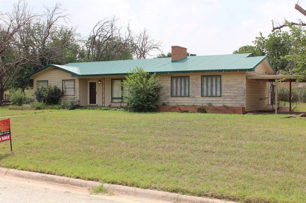 1001 SE 4th Street Knox City, TX 79529