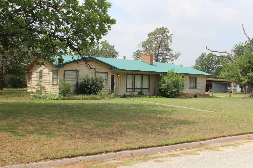 1001 SE 4th Street Knox City, TX 79529