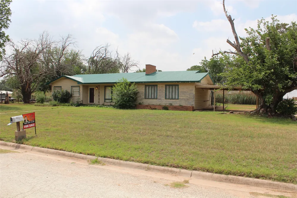 1001 SE 4th Street Knox City, TX 79529