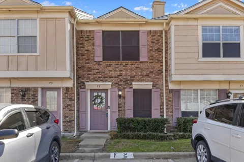 621 Carriagehouse Lane #2