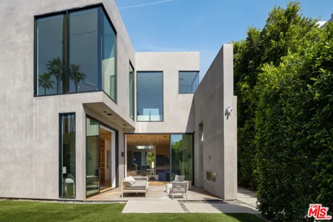 952 Laurel Avenue