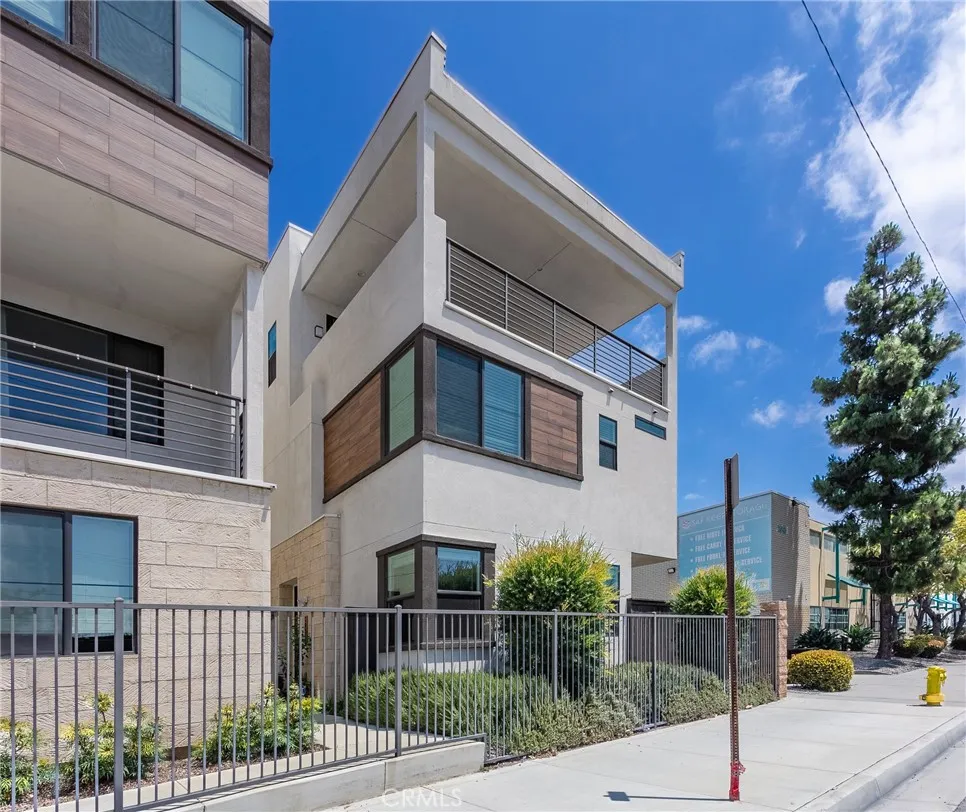 2054 Mylitta Gardena, CA 90249