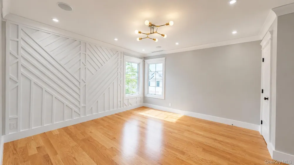 26 Kingston Avenue Hicksville, NY 11801