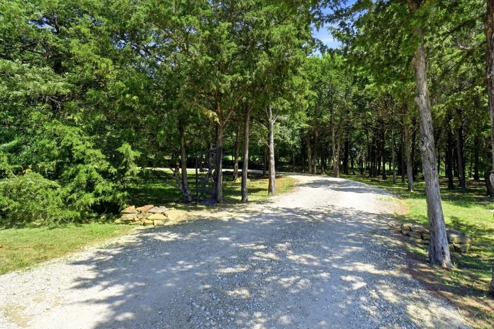180 E Greer Road Sadler, TX 76264
