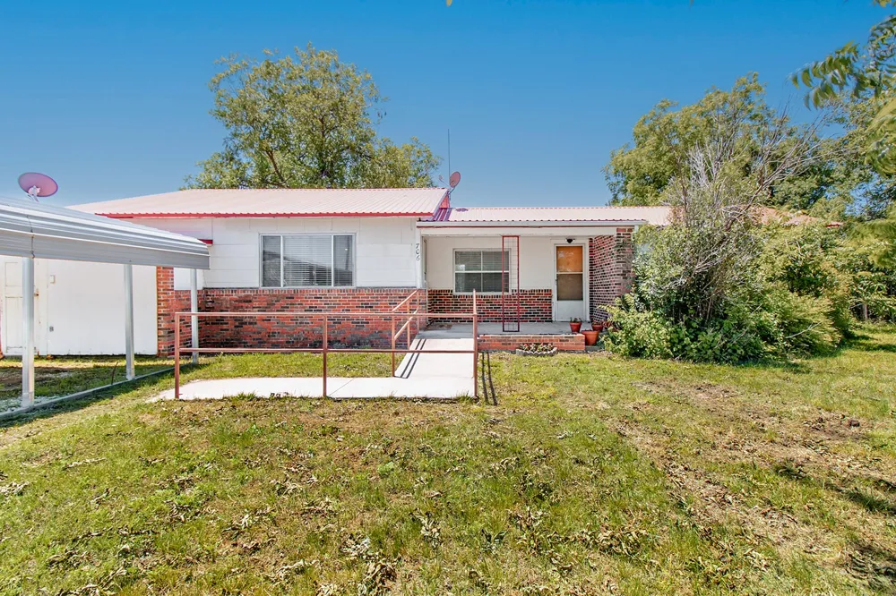 706 S Noyes Avenue Melvin, TX 76858