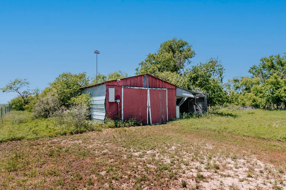 706 S Noyes Avenue Melvin, TX 76858