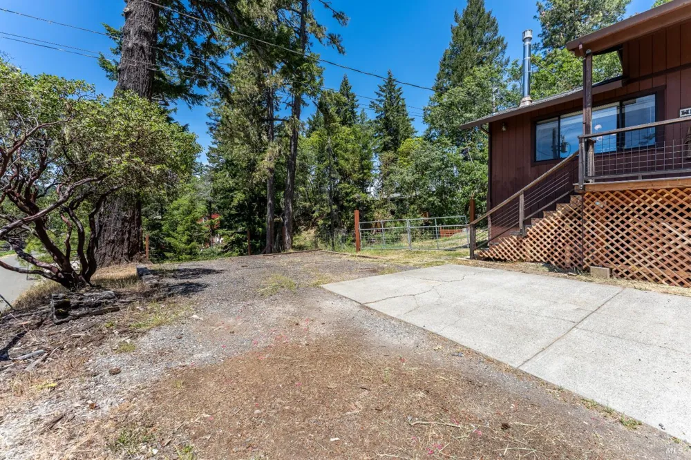 1618 Daphne Drive Willits, CA 95490