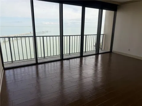 4350 Ocean Drive #202