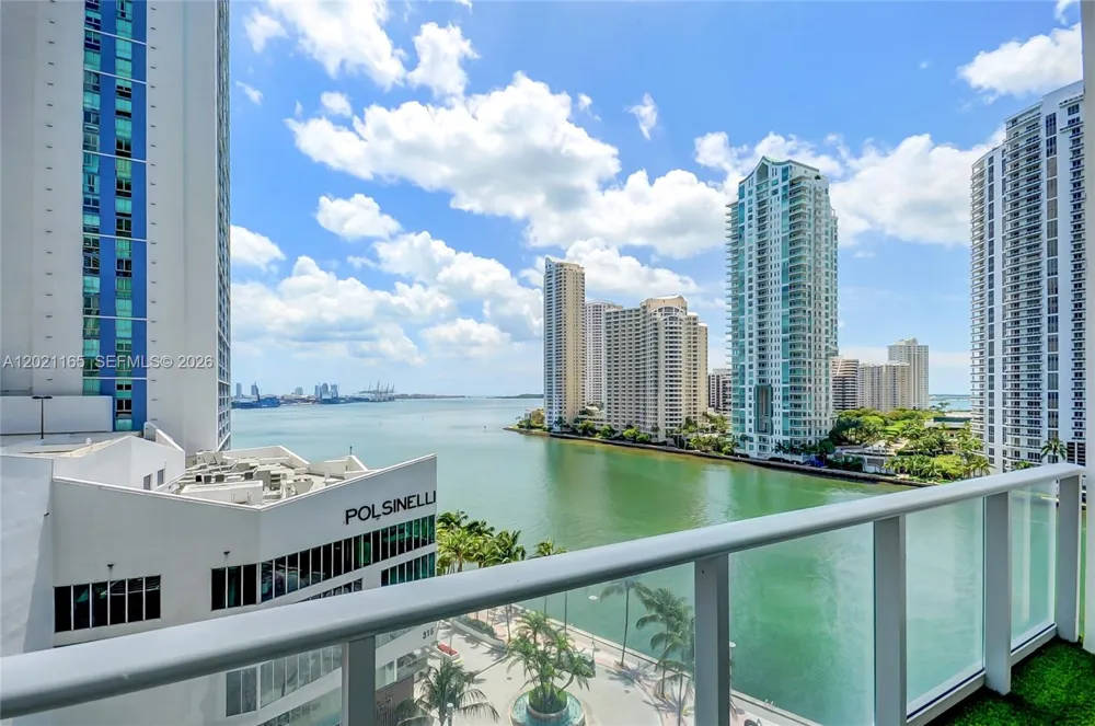 300 S Biscayne Bluv #L-1022 Miami, FL 33131