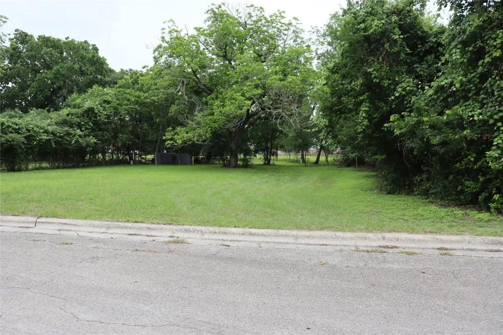 1006 Johnson Street Lockhart, TX 78644