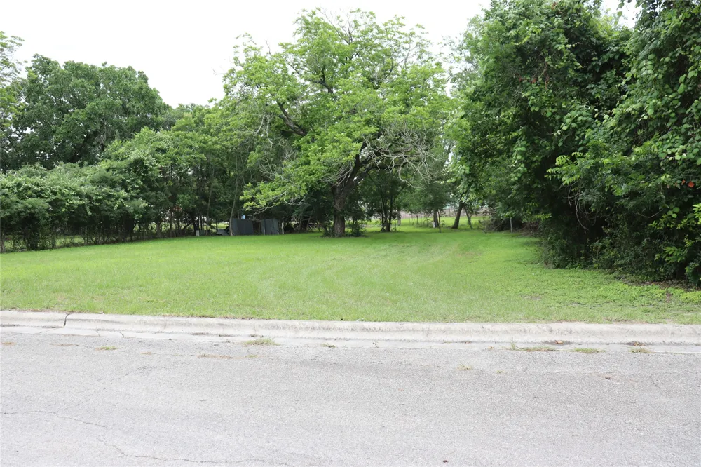 1006 Johnson Street Lockhart, TX 78644