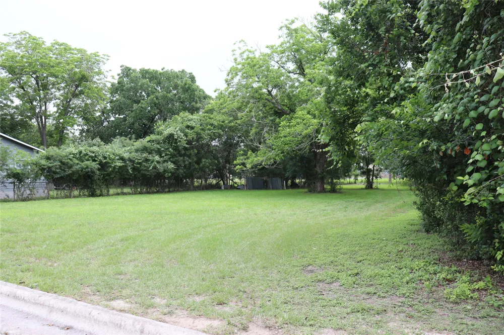 1006 Johnson Street Lockhart, TX 78644
