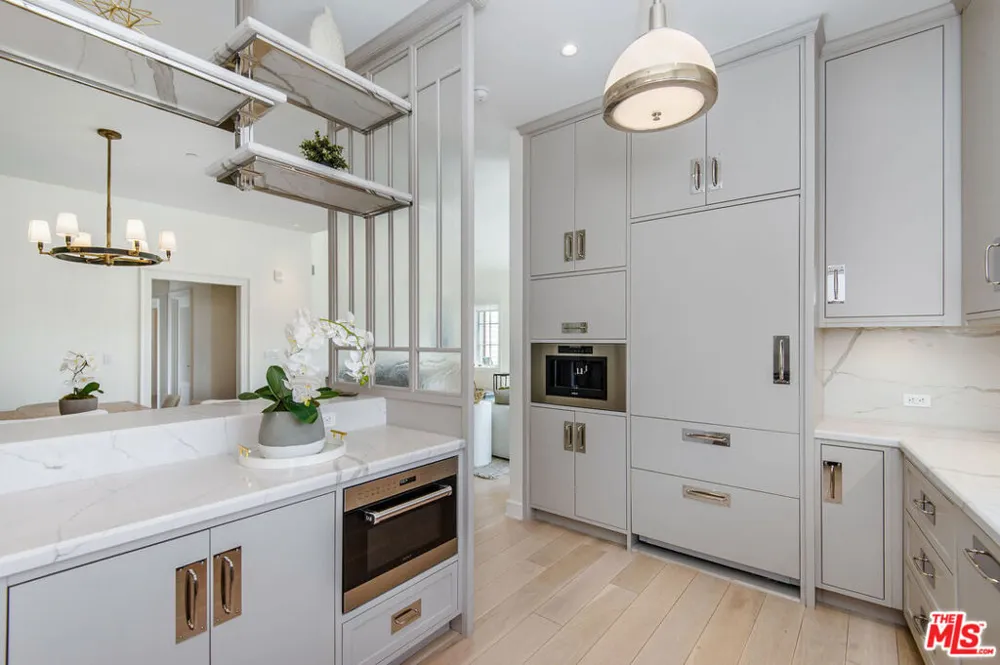 15225 Palisades Village Lane #206 Pacific Palisades, CA 90272