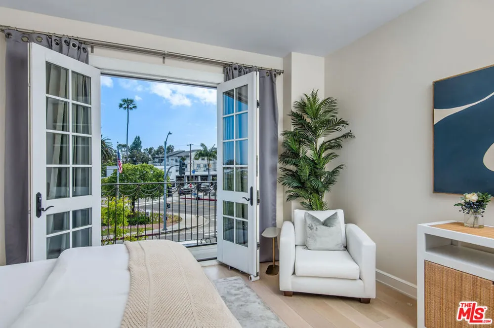 15225 Palisades Village Lane #206 Pacific Palisades, CA 90272