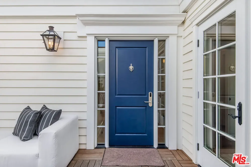 15225 Palisades Village Lane #206 Pacific Palisades, CA 90272