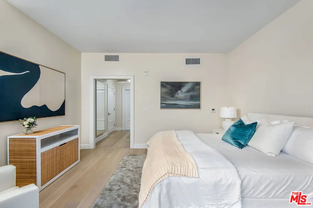 15225 Palisades Village Lane #206 Pacific Palisades, CA 90272