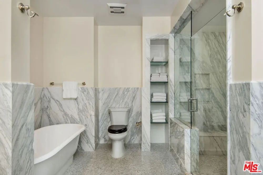 15225 Palisades Village Lane #205 Pacific Palisades, CA 90272