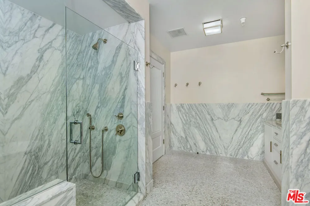 15225 Palisades Village Lane #204 Pacific Palisades, CA 90272