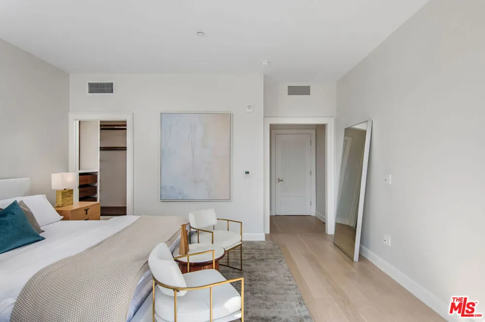 15225 Palisades Village Lane #204 Pacific Palisades, CA 90272
