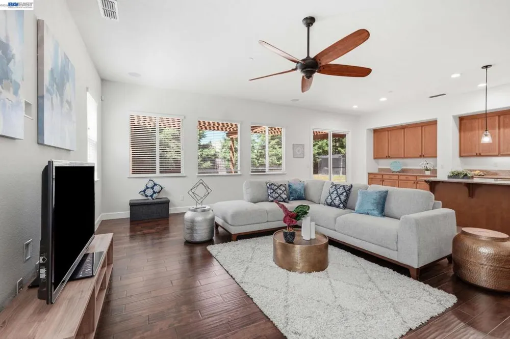2359 Happy Valley Ln Manteca, CA 95336