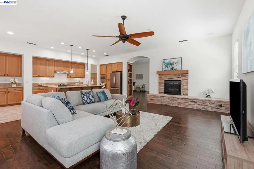 2359 Happy Valley Ln Manteca, CA 95336