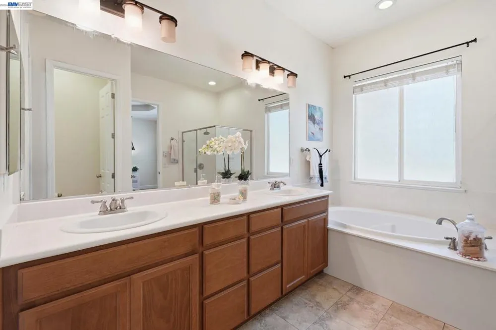 2359 Happy Valley Ln Manteca, CA 95336