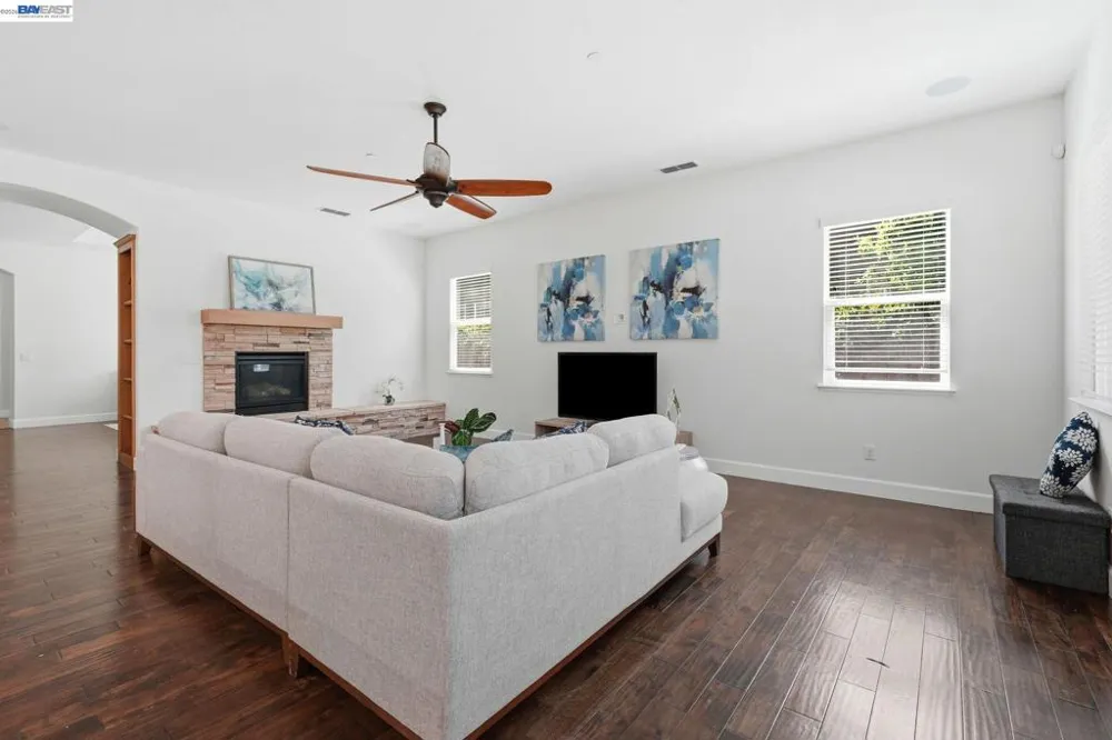 2359 Happy Valley Ln Manteca, CA 95336