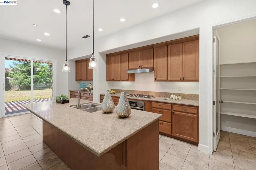 2359 Happy Valley Ln Manteca, CA 95336