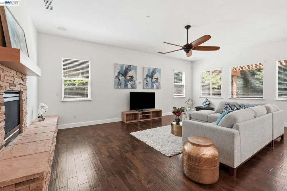 2359 Happy Valley Ln Manteca, CA 95336