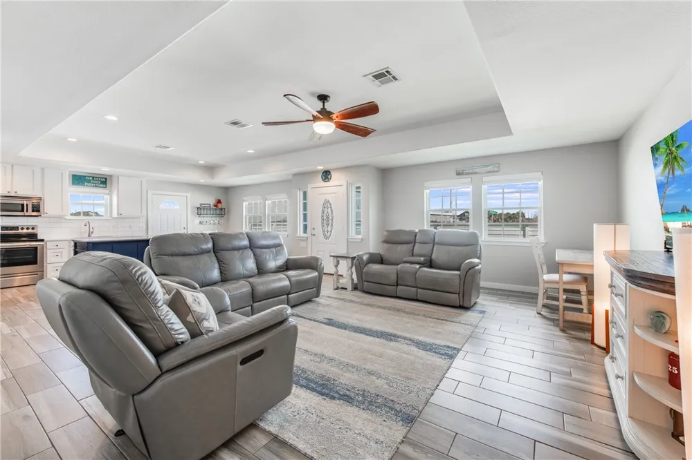 404 Chloes Way Port Aransas, TX 78373