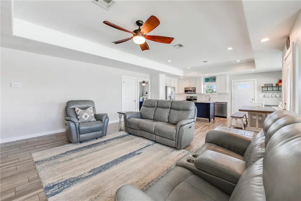 404 Chloes Way Port Aransas, TX 78373
