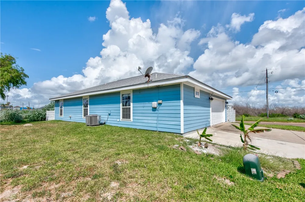 404 Chloes Way Port Aransas, TX 78373
