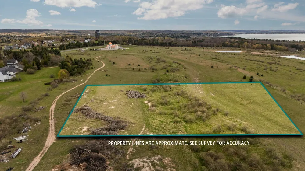 7549 Highgrove Acme Township, MI 49690