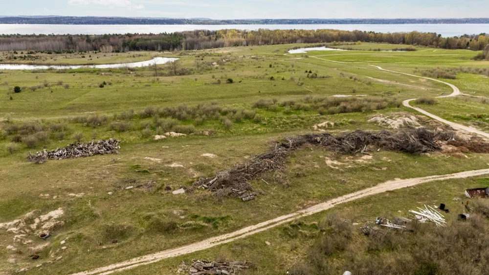 7549 Highgrove Acme Township, MI 49690