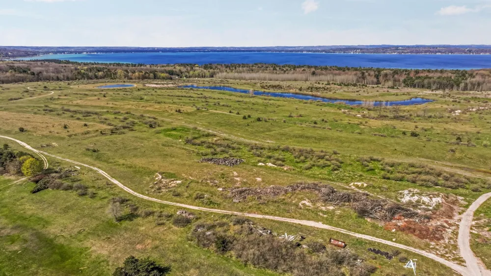 7549 Highgrove Acme Township, MI 49690
