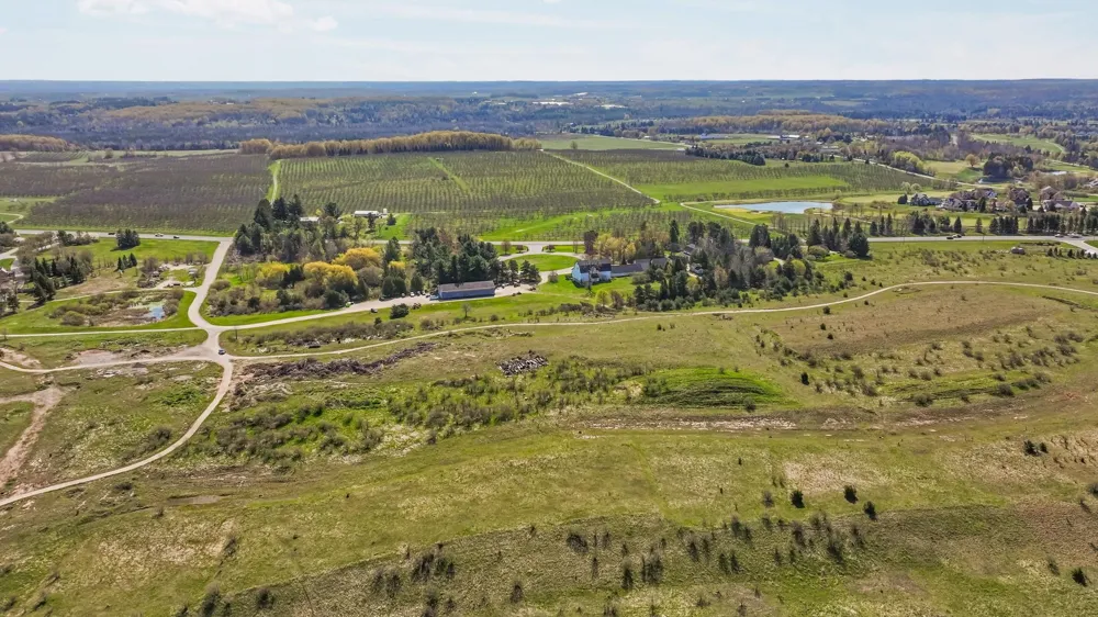 7549 Highgrove Acme Township, MI 49690