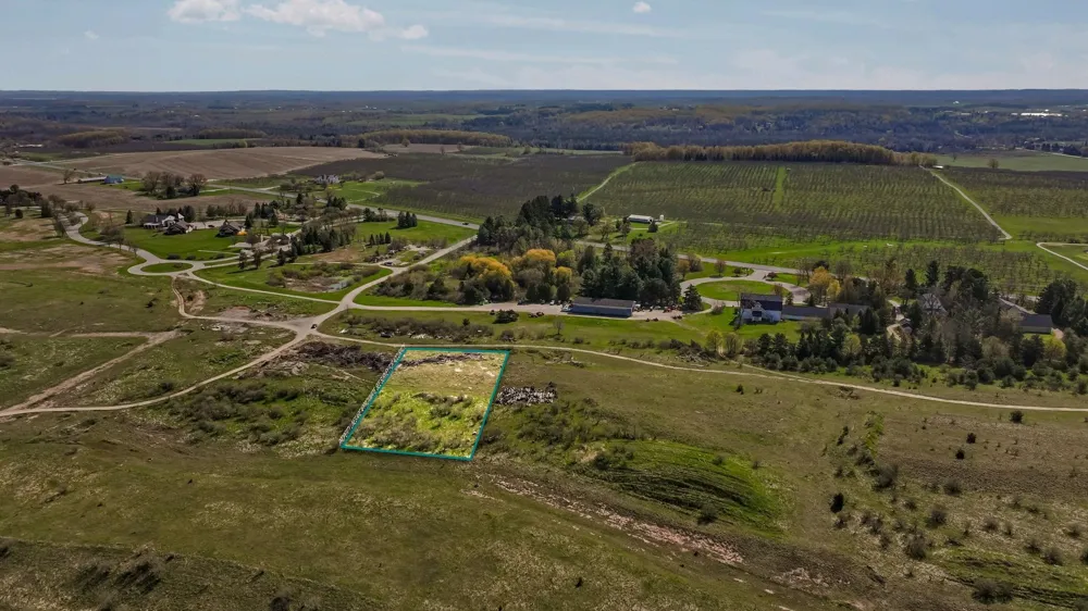 7549 Highgrove Acme Township, MI 49690