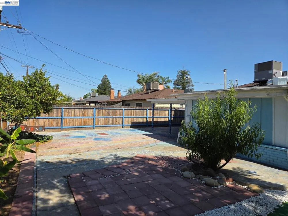 3823 E Donner Ave Fresno, CA 93726