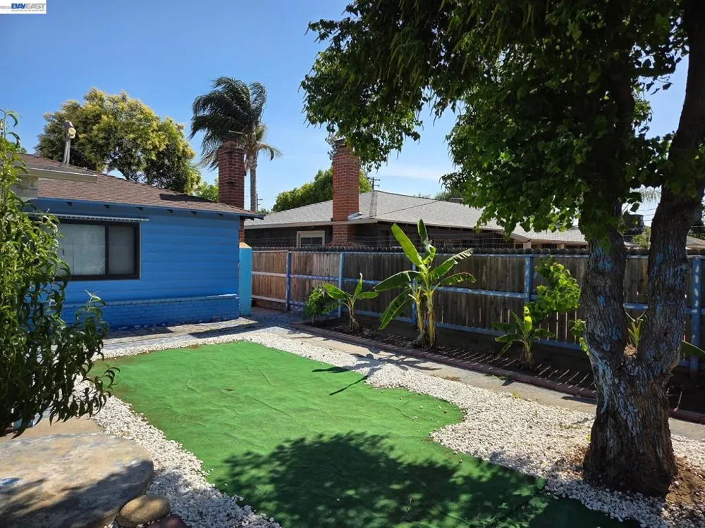 3823 E Donner Ave Fresno, CA 93726