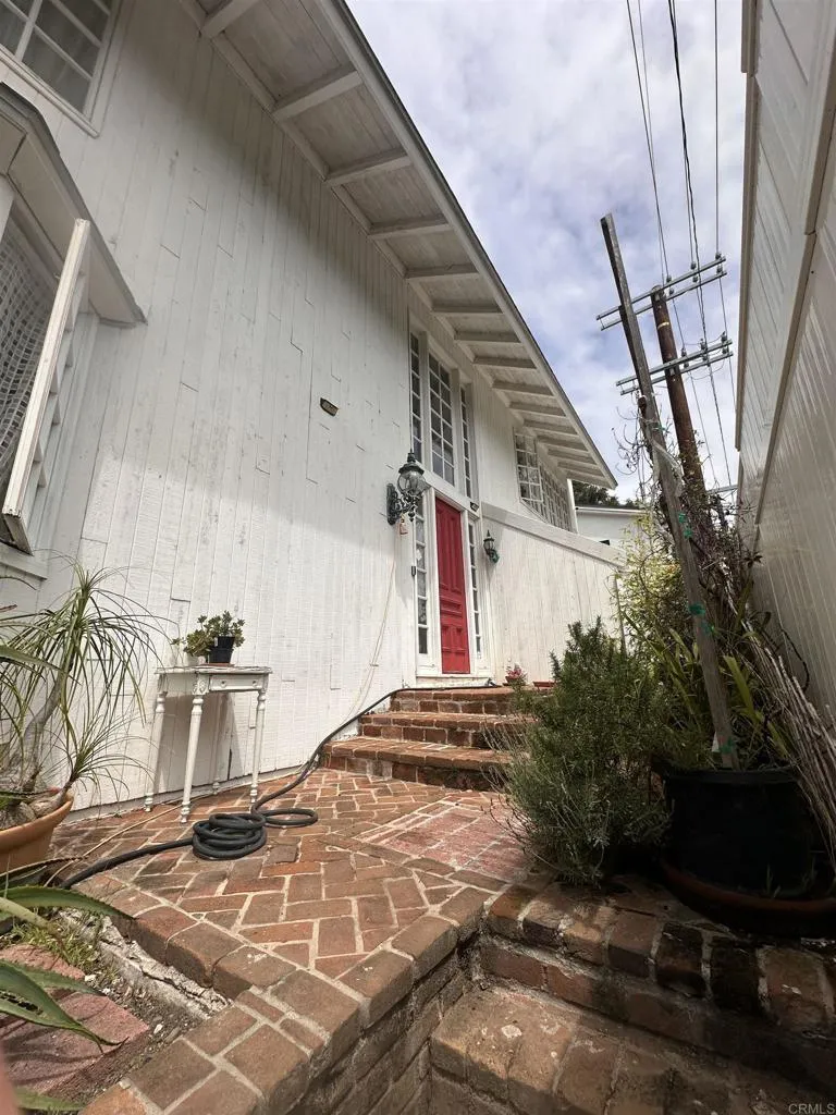 507 W Rustic Rd Santa Monica, CA 90402
