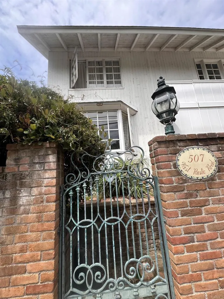 507 W Rustic Rd Santa Monica, CA 90402